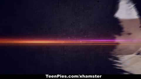 7686